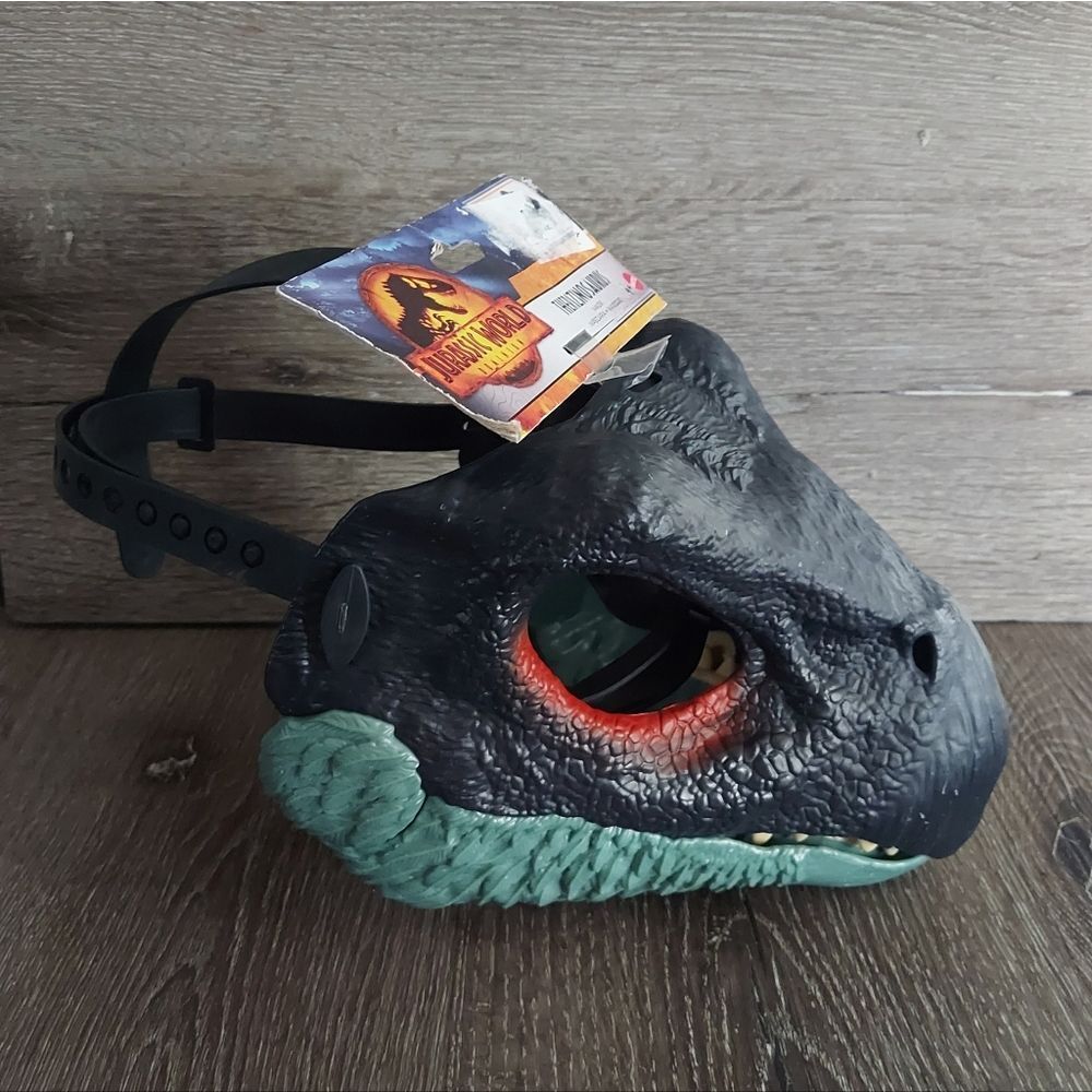 Jurassic World Dominion Therizinosaurus Dinosaur Mask.